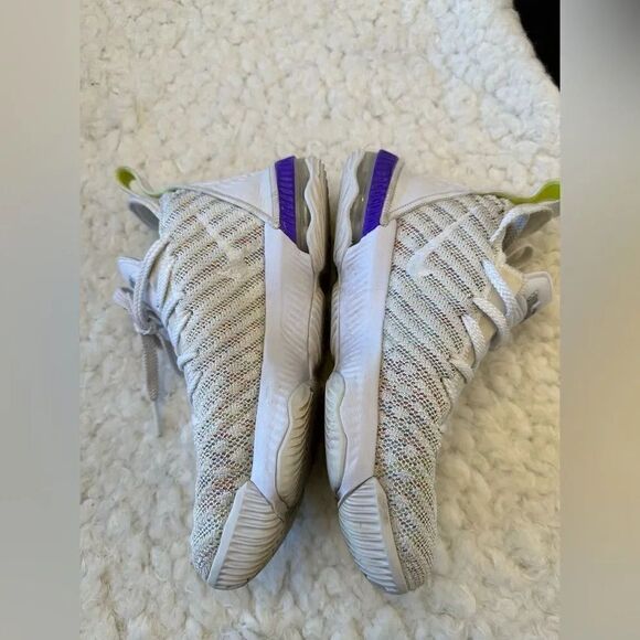 Nike Lebron  16 buzz light year - Picture 4 of 7